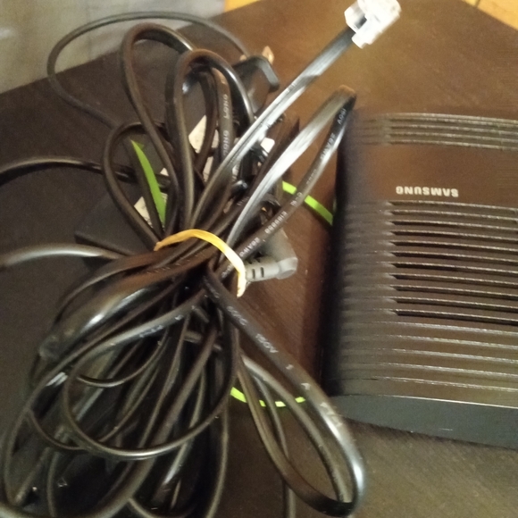 Samsung 4 G LTE Network extender 2 - Picture 2 of 4
